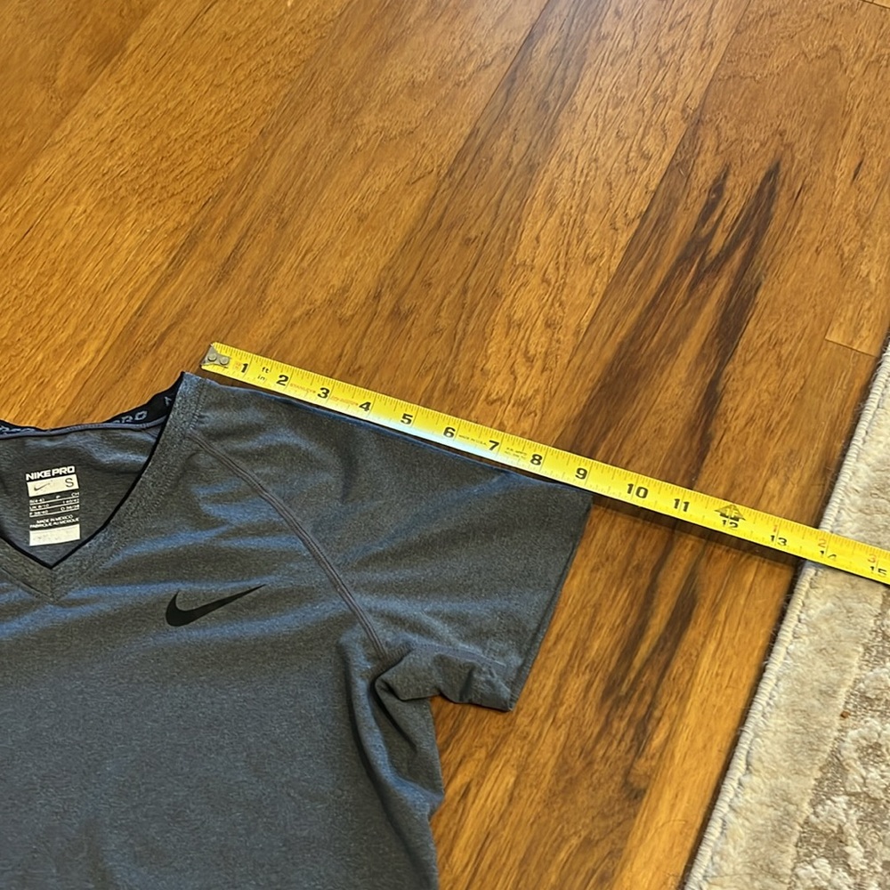Nike pro‎ tshirt - Picture 5 of 9
